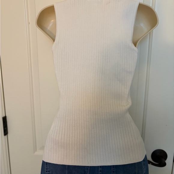 MADISON GREY White sleeveless with mock turtleneck. - Picture 2 of 6